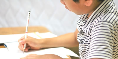 1人で留守番する・画像